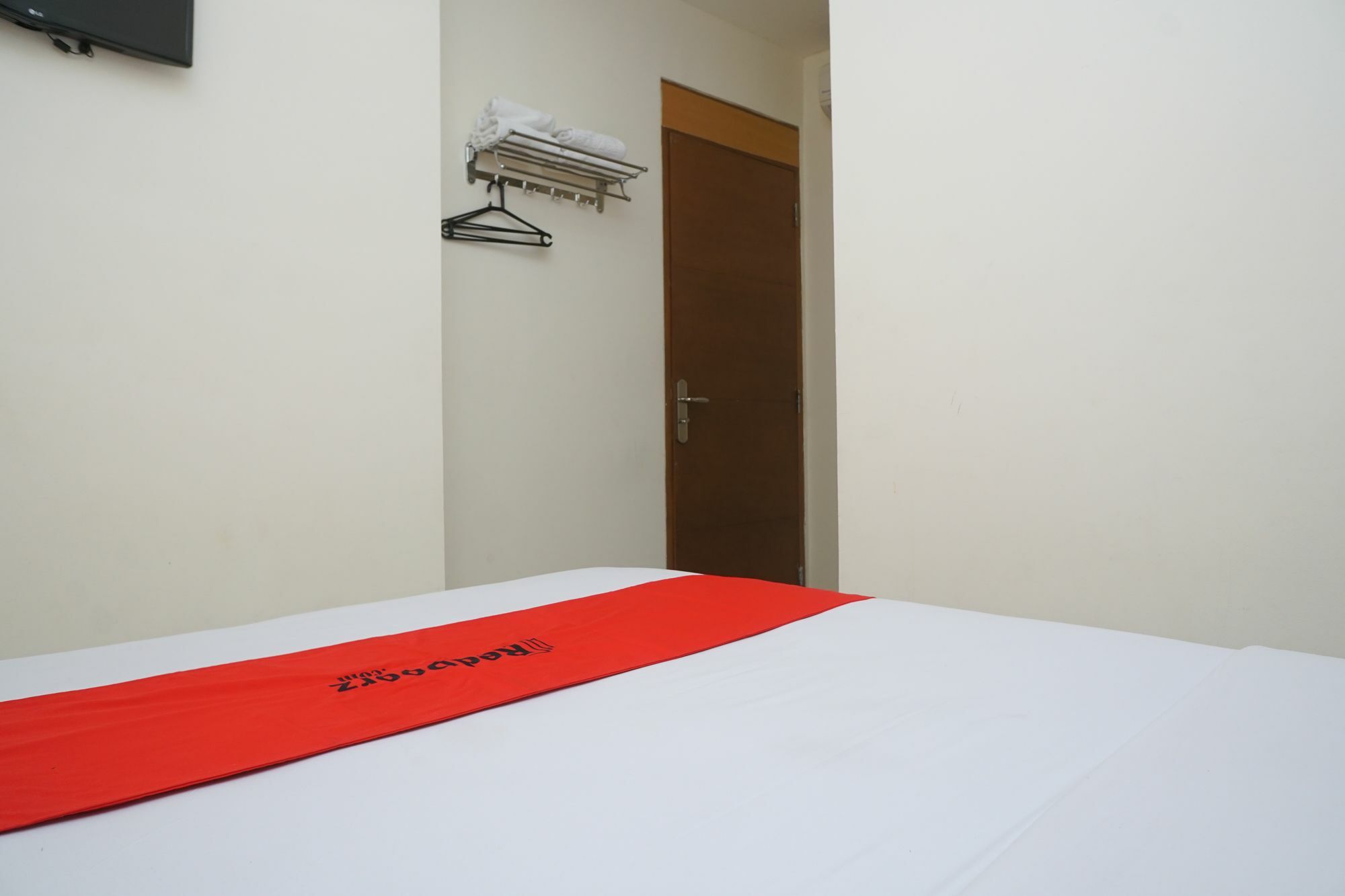 Reddoorz Plus @ Ciumbuleuit Area Бандунг Экстерьер фото